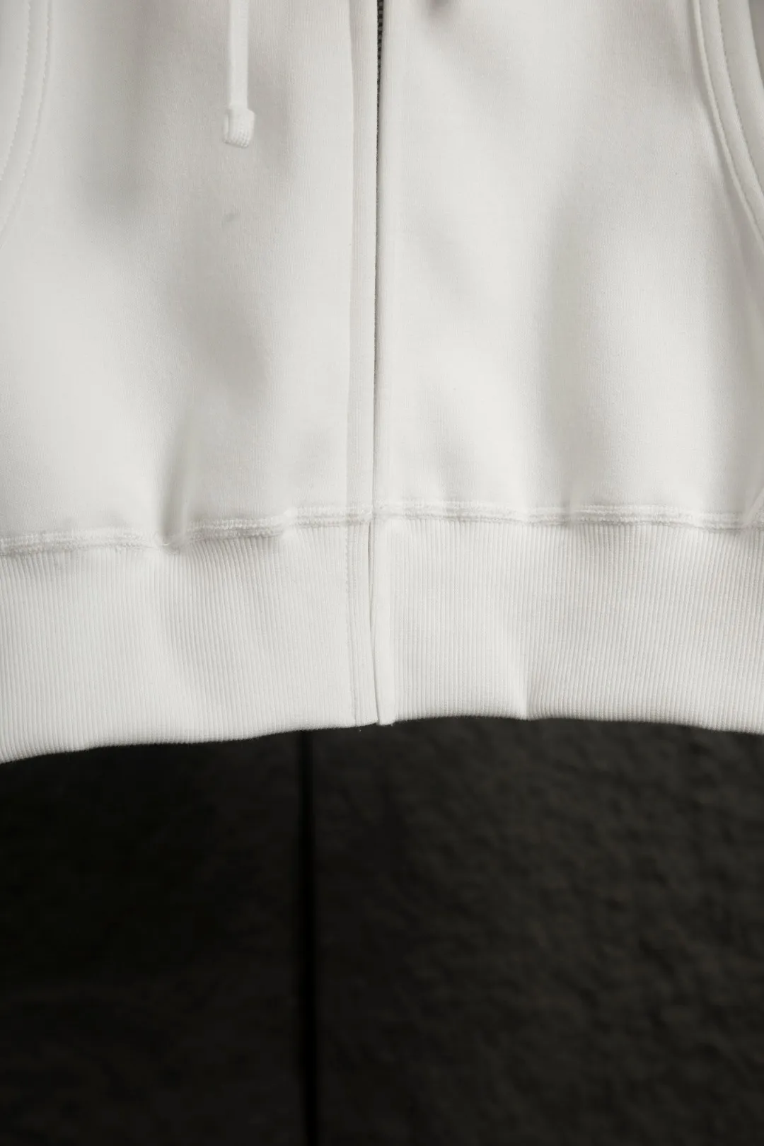 P270 Actual photo [Popular item] Style number: 25104# Color: Navy blue/hemp gray/white Size: S to XL - Ralph Lauren/Ralph Lauren 2025AW Autumn and Winter Bear series stacked topstitch design plaid inner cardigan zipper sweatshirt - Original workmanship consistent Professional four-needle six-thread topstitch design ✅ - Face 370g double-sided cotton heavyweight fabric Contrast color yarn-dyed plaid lining ✅| - Highly restored customized brand zipper 0.8 pure cotton high-density hook and loop hat cord ✅ -RL limited design style Colorful bear logo precision embroidery Bright color contrasting plaid hood inside The upper body is colorful and distinguishes the classic style Can be easily controlled by both men and women Simple Clean and versatile Exposed topstitch 0.8 cm retro primary color hook and loop drawstring Full of details
